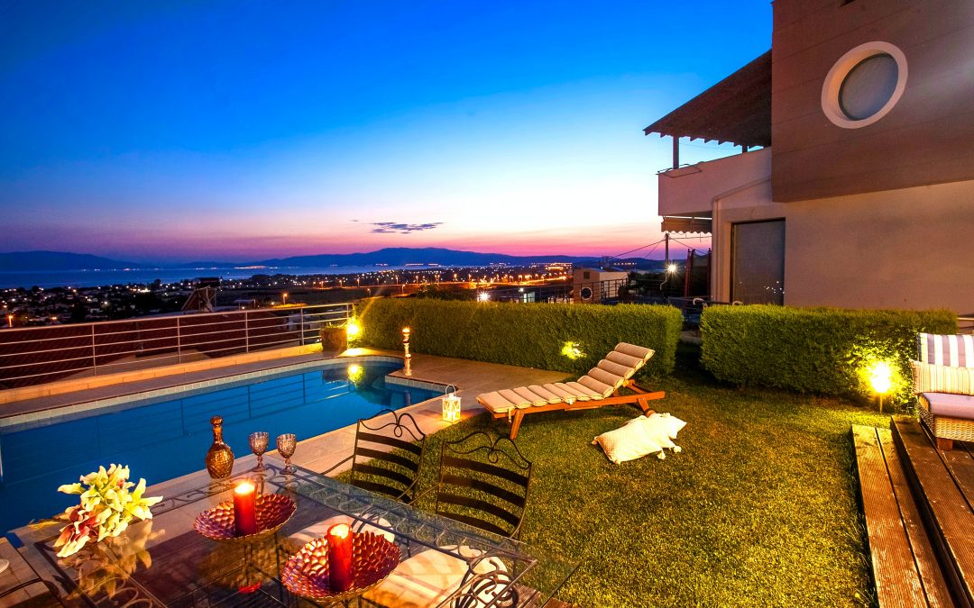 5 Beautiful Swimming Pool Ideas to Increase Your Home Value